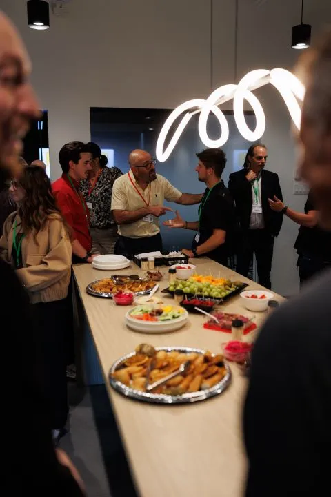 Participants du LinkedInLocal Laval autour d'une table, septembre 2026